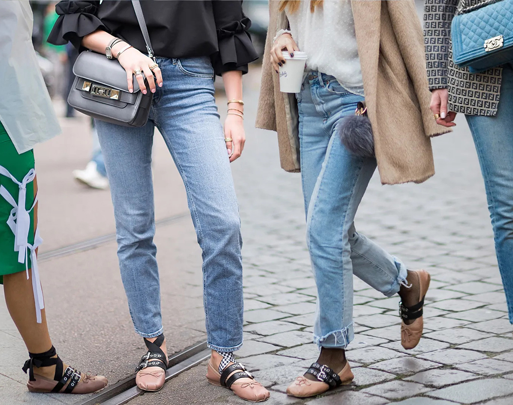 Long Jeans: The Perfect Combination of Fashion and Practicality for This Season